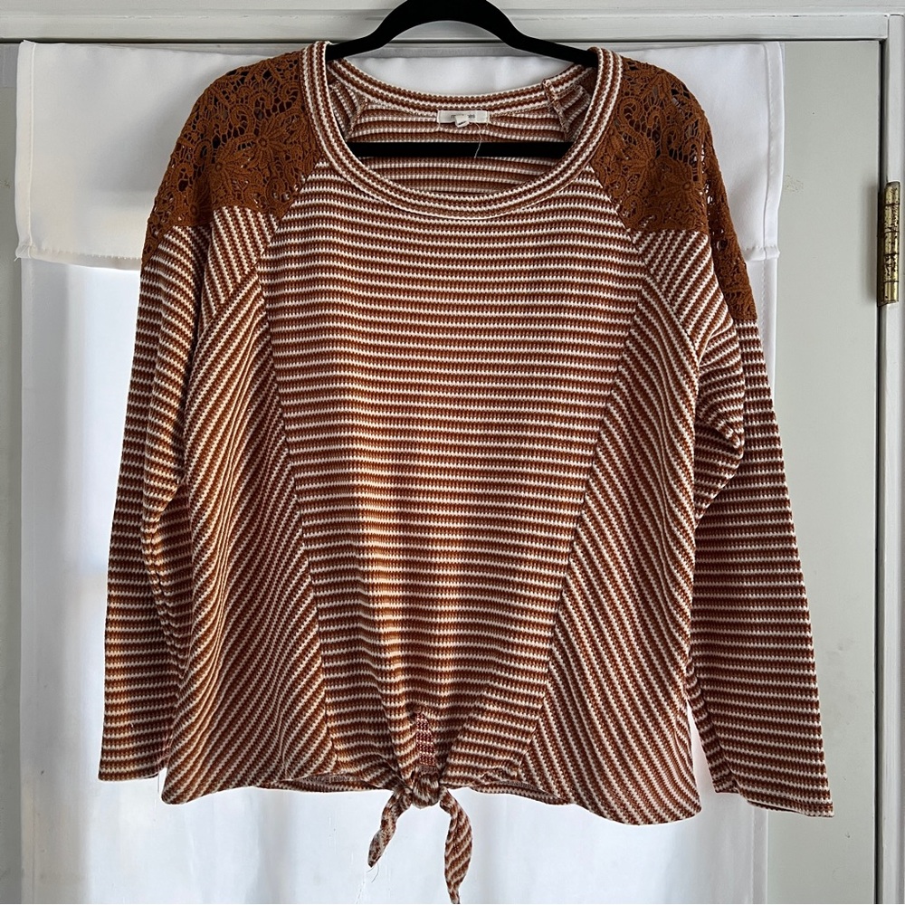 Maurices Shirt Women's Brown White Striped Lace Shoulder Front Hem Tie
